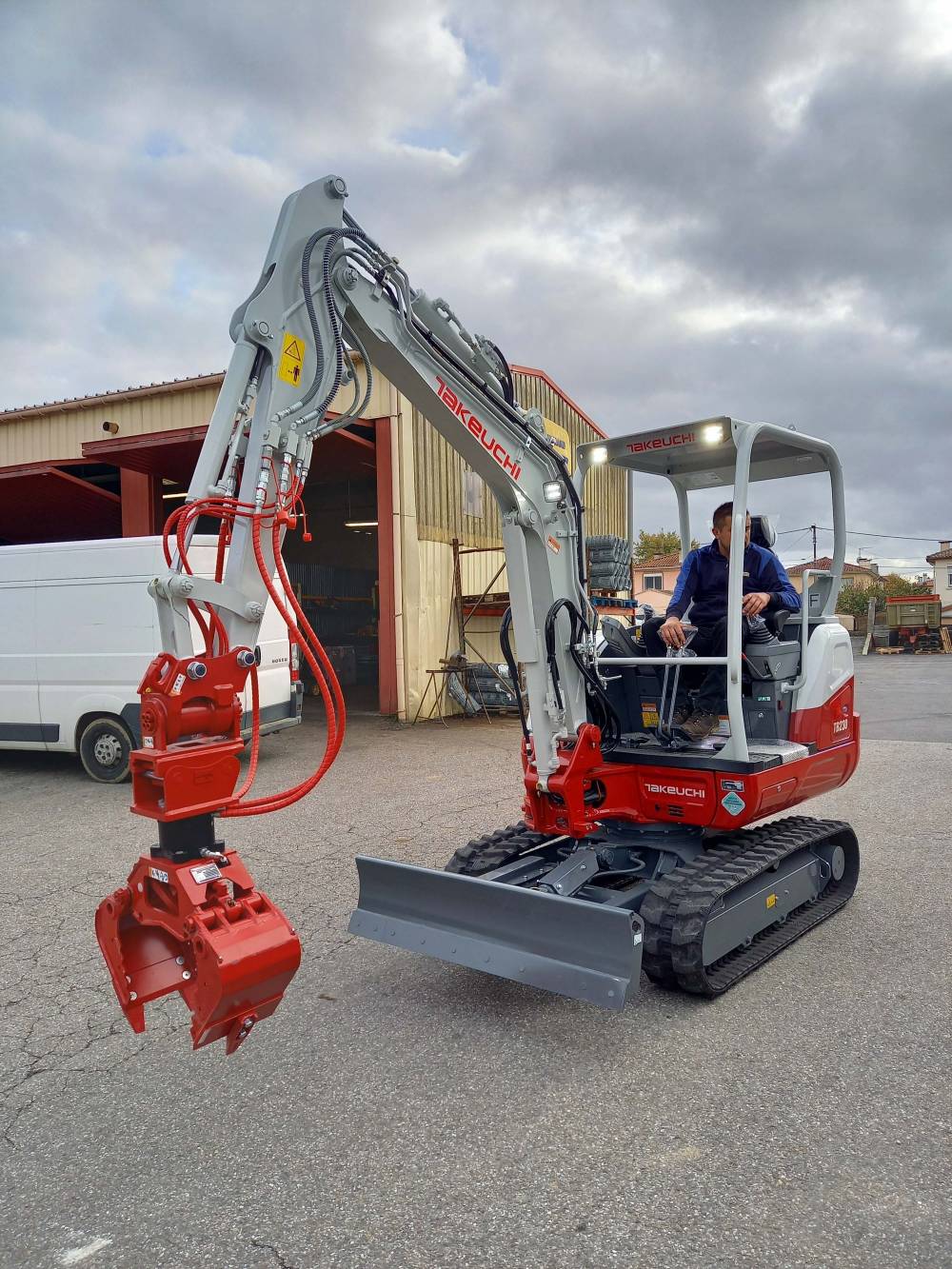 PELLE TAKEUCHI PRO.jpg